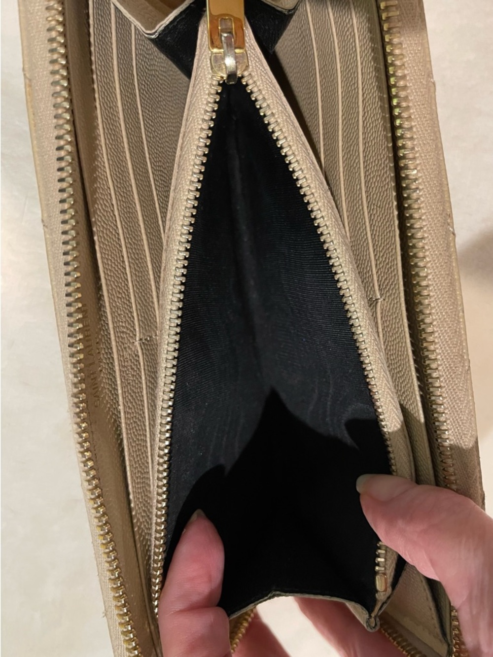 Saint Laurent like new Cassandra Matelasse zip around wallet - Picture 7 of 7